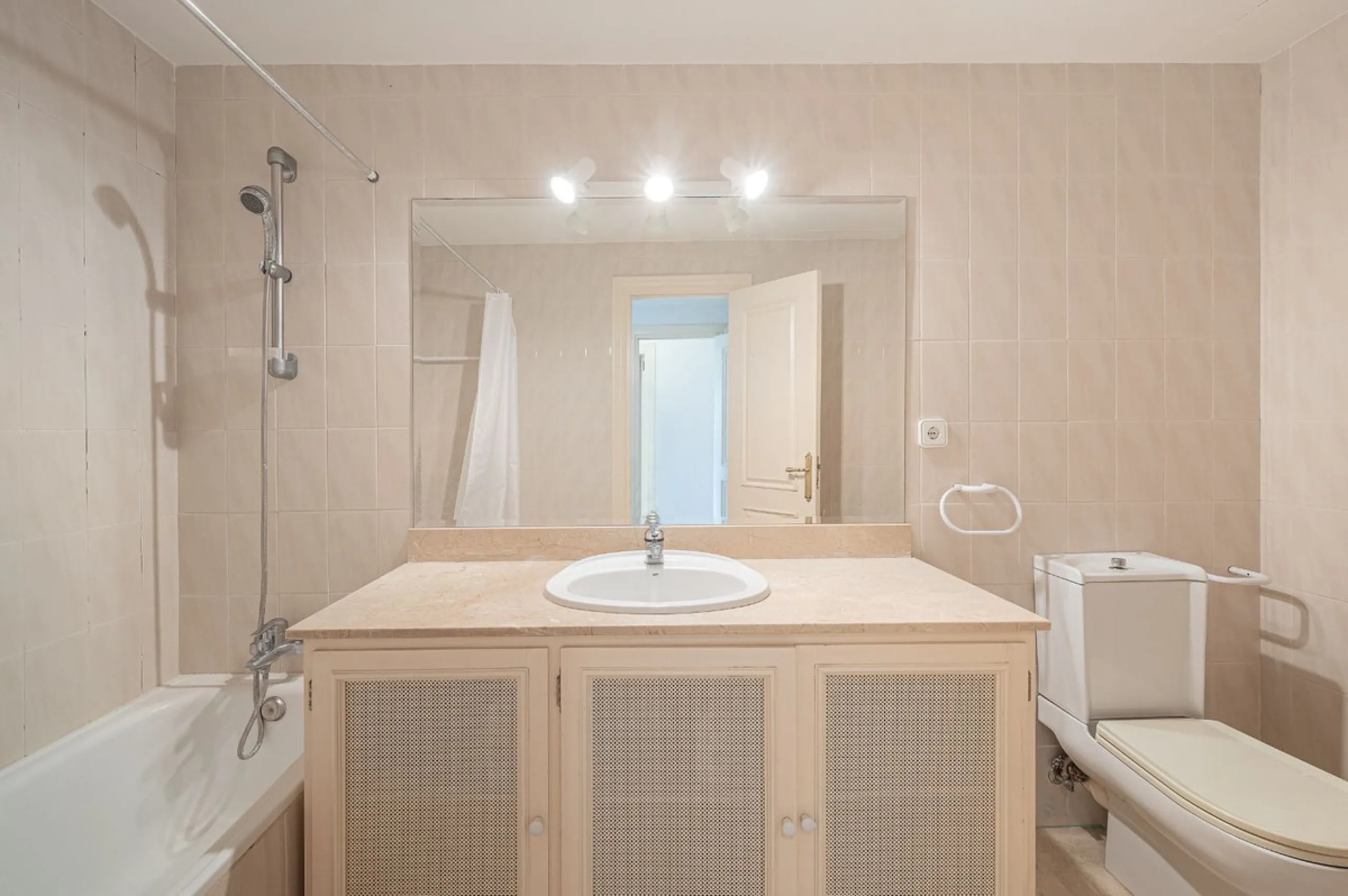 La Quinta Hills, Benahavís – Spacious West-Facing Townhouse