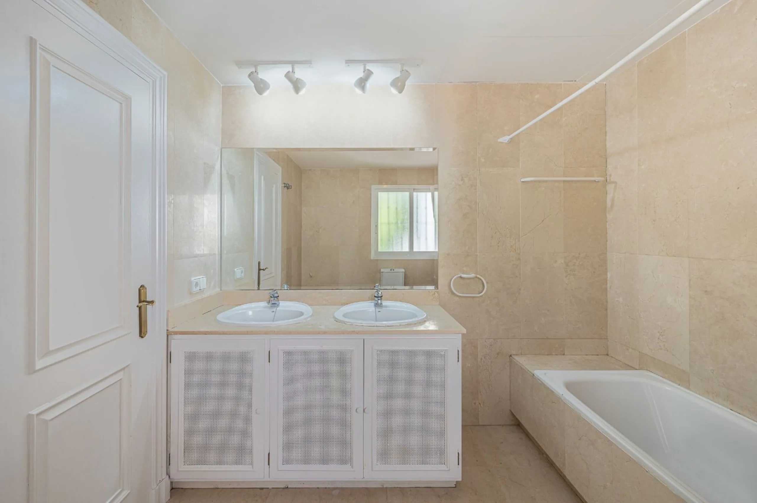 La Quinta Hills, Benahavís – Spacious West-Facing Townhouse