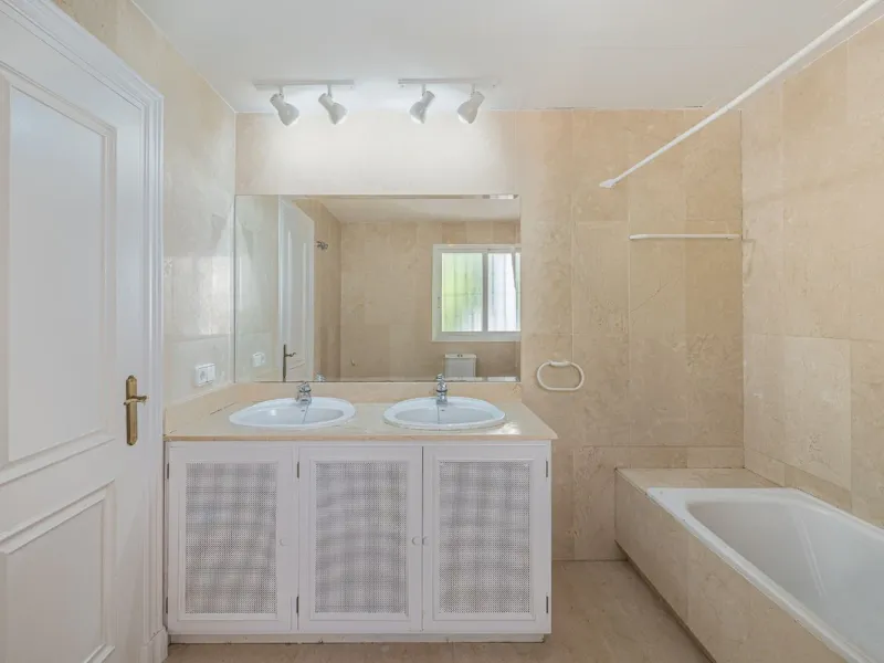 La Quinta Hills, Benahavís – Spacious West-Facing Townhouse