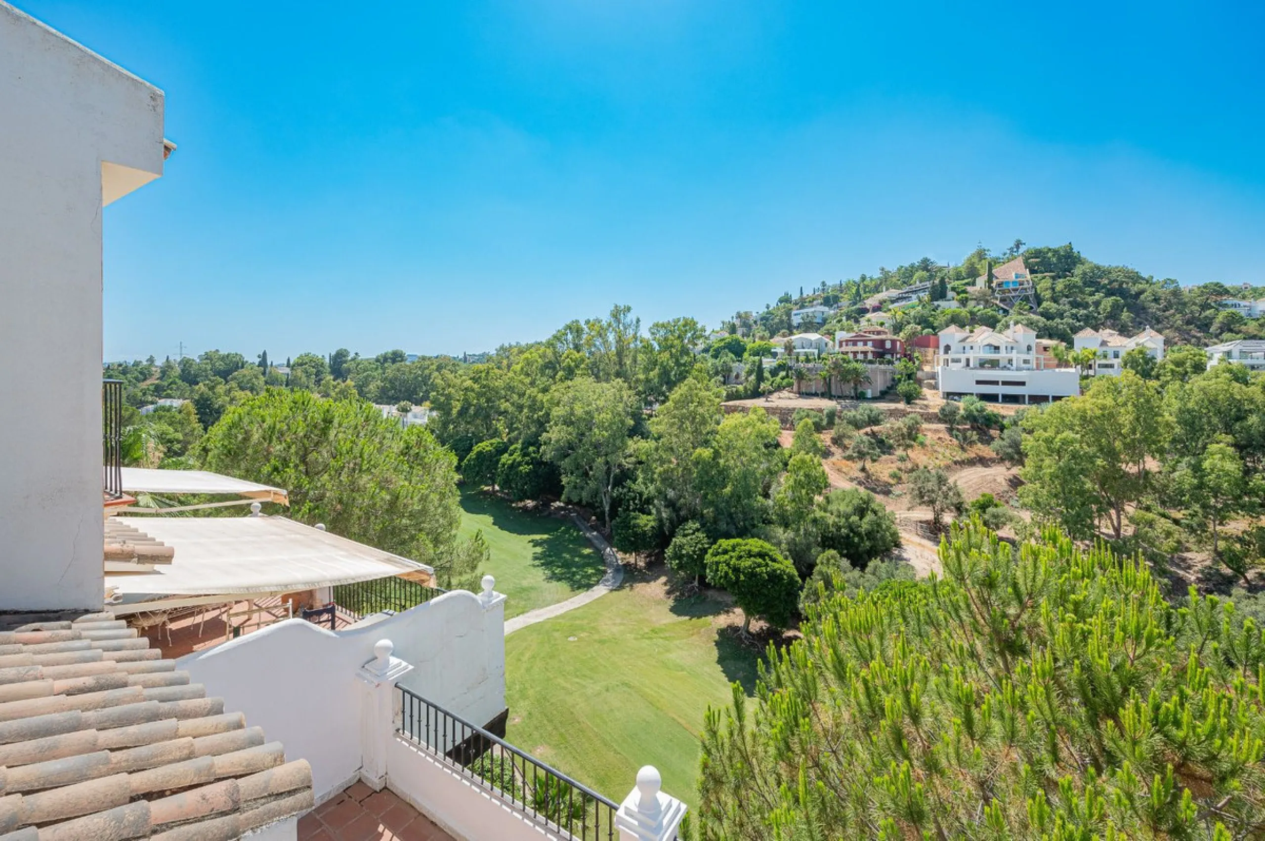 La Quinta Hills, Benahavís – Spacious West-Facing Townhouse