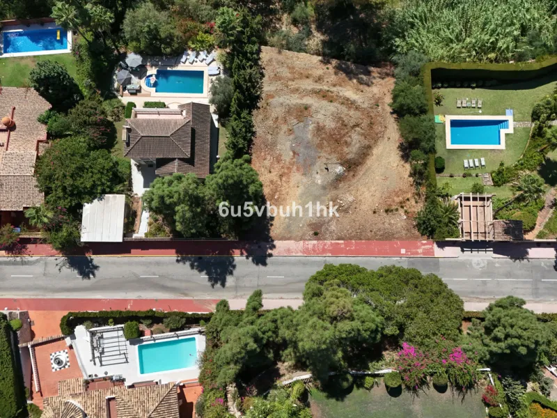 1,000 m² Plot Ready to Build – Villa with Pool, Parking & Gardens