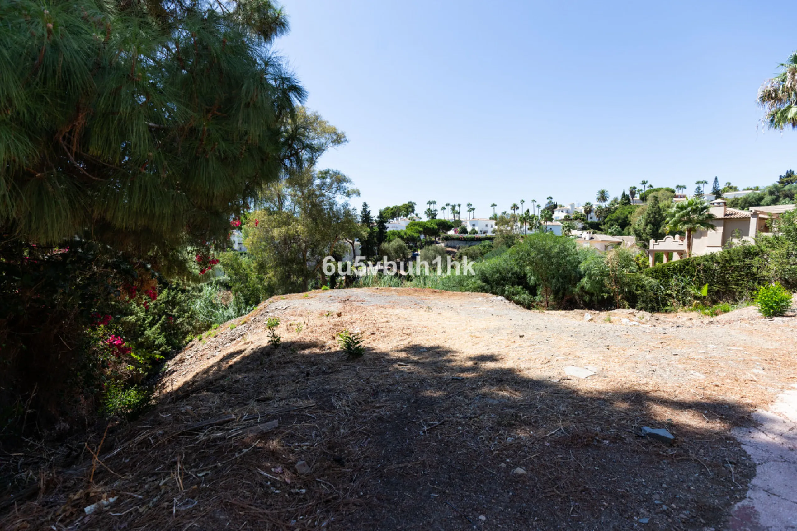 1,000 m² Plot Ready to Build – Villa with Pool, Parking & Gardens