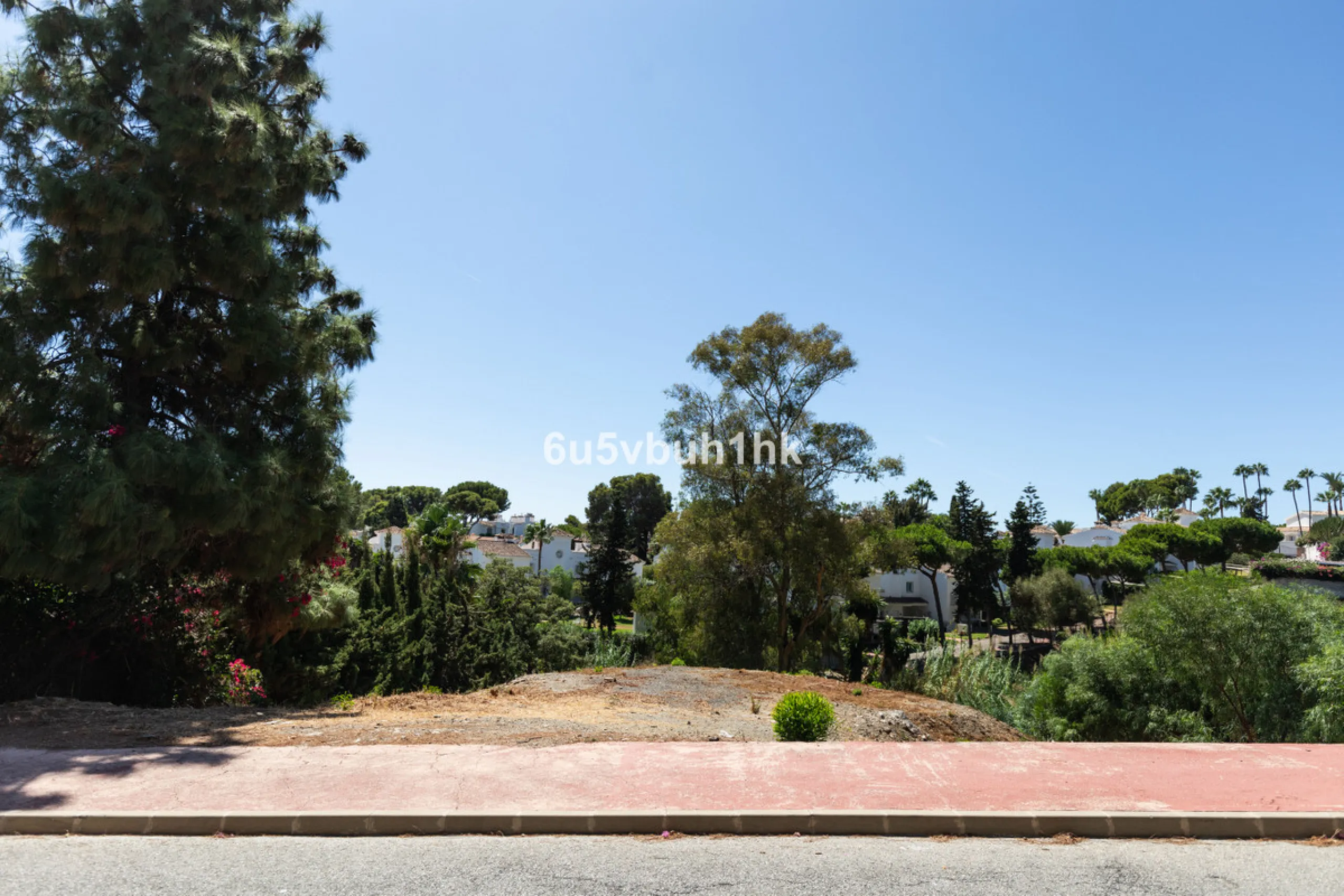 1,000 m² Plot Ready to Build – Villa with Pool, Parking & Gardens
