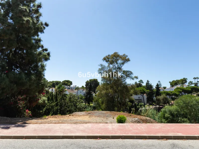 1,000 m² Plot Ready to Build – Villa with Pool, Parking & Gardens
