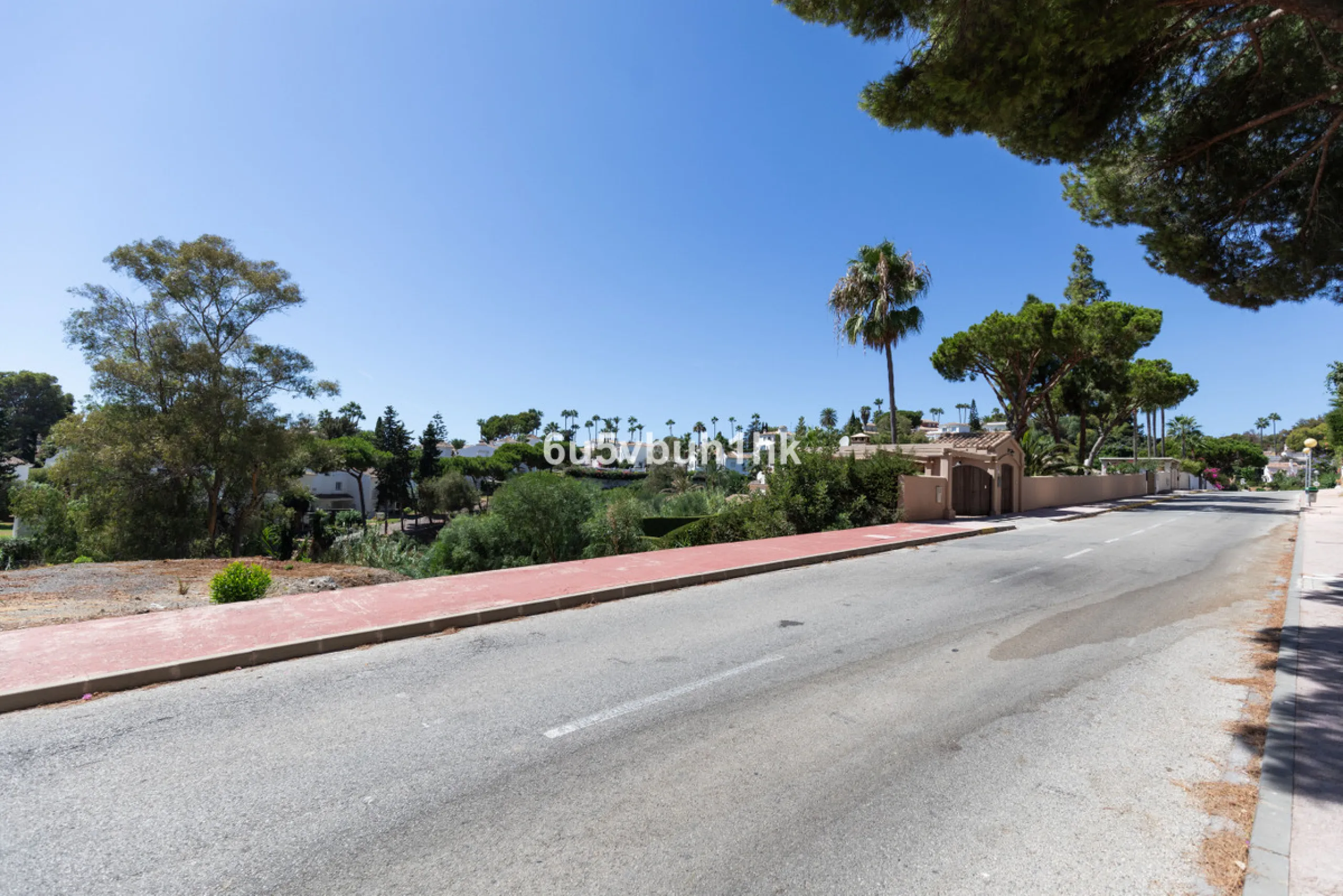 1,000 m² Plot Ready to Build – Villa with Pool, Parking & Gardens