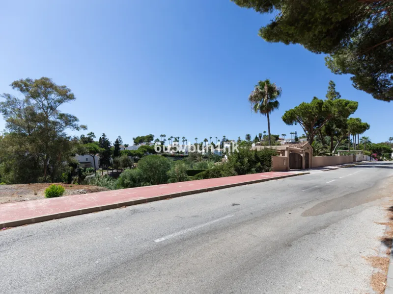 1,000 m² Plot Ready to Build – Villa with Pool, Parking & Gardens