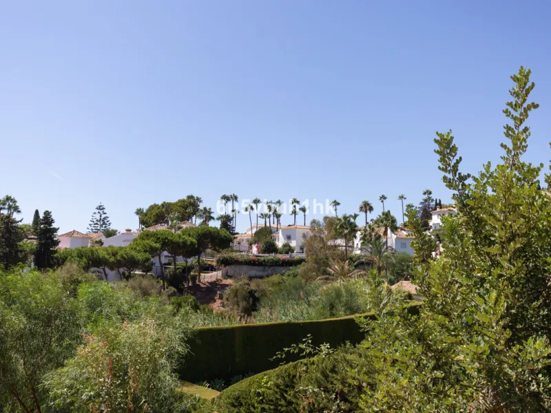1,000 m² Plot Ready to Build – Villa with Pool, Parking & Gardens