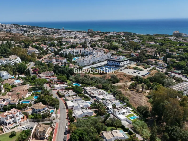 1,000 m² Plot Ready to Build – Villa with Pool, Parking & Gardens