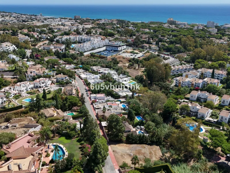 1,000 m² Plot Ready to Build – Villa with Pool, Parking & Gardens