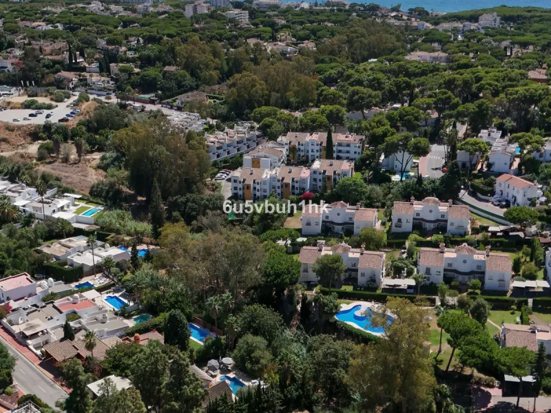 1,000 m² Plot Ready to Build – Villa with Pool, Parking & Gardens