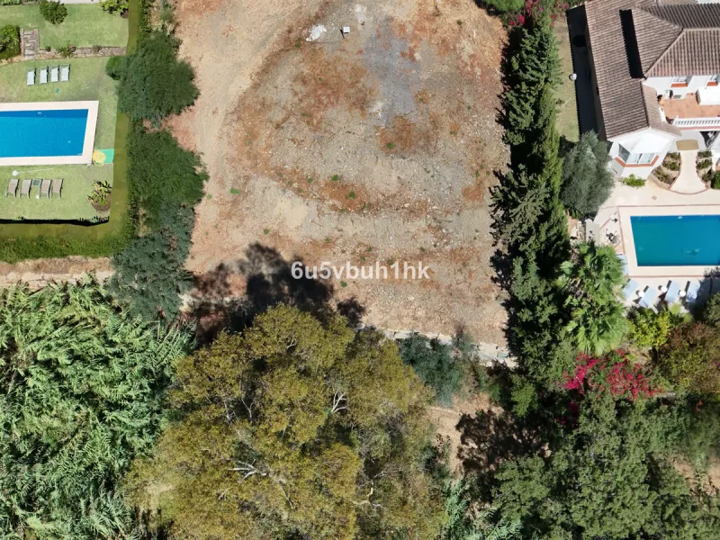 1,000 m² Plot Ready to Build – Villa with Pool, Parking & Gardens