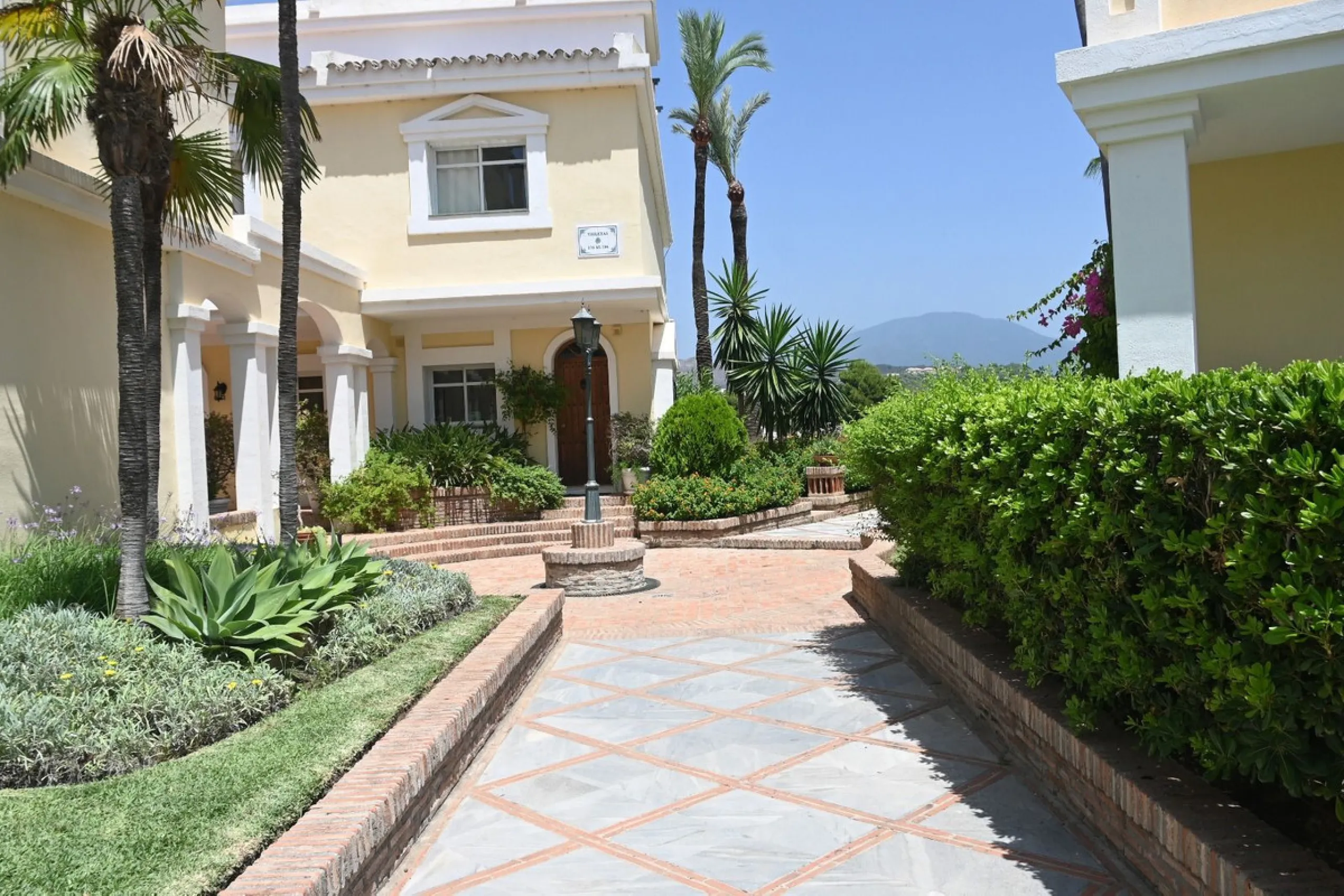 Apartment - Ground Floor Apartment в продаже в Marbella, Málaga. В доме 2 спален и 2 ванных комнат. Площадь дома 96 м²