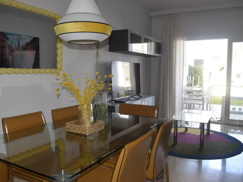 Apartment - Ground Floor Apartment в продаже в Marbella, Málaga. В доме 2 спален и 2 ванных комнат. Площадь дома 96 м²