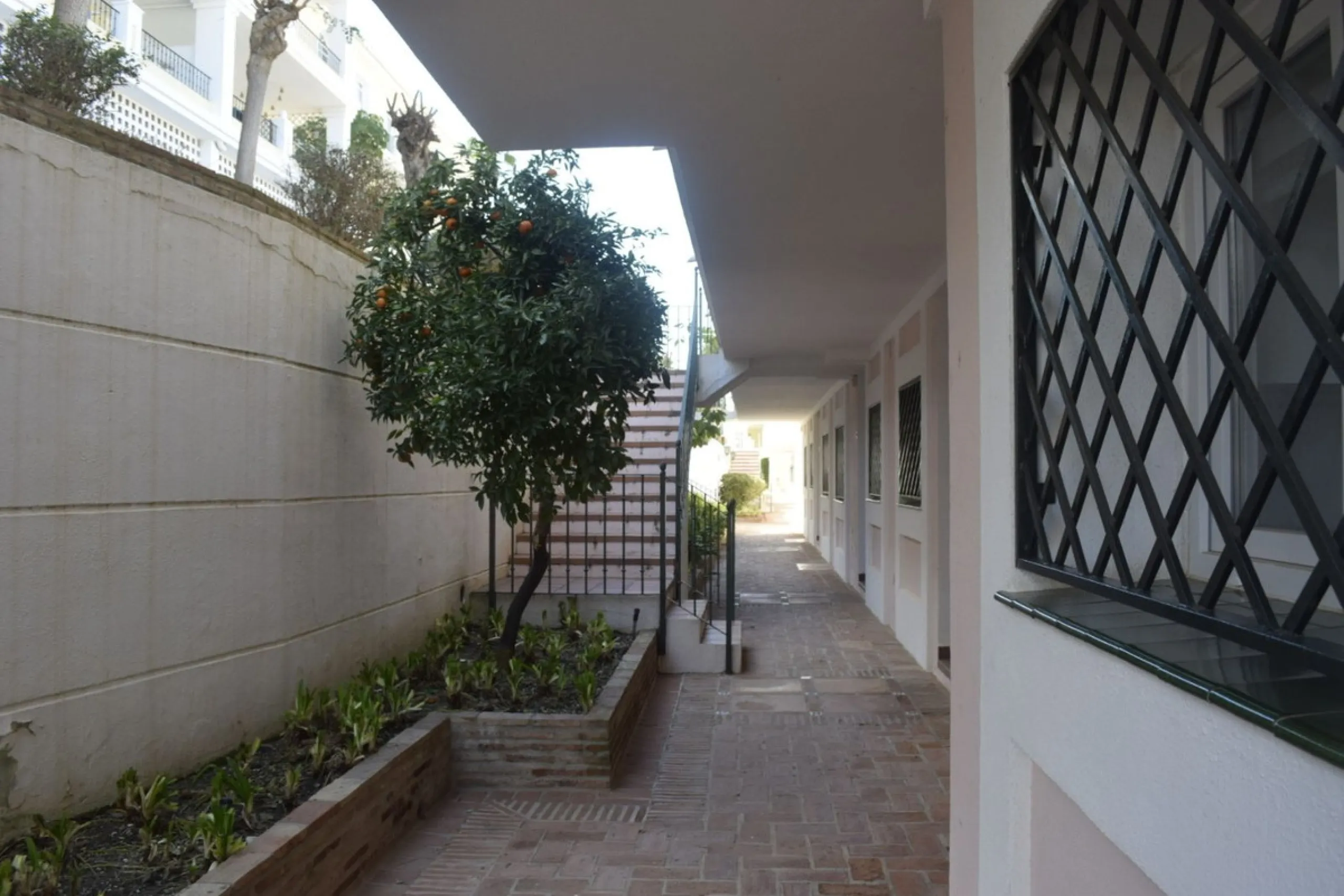 Apartment - Ground Floor Apartment в продаже в Marbella, Málaga. В доме 2 спален и 2 ванных комнат. Площадь дома 96 м²