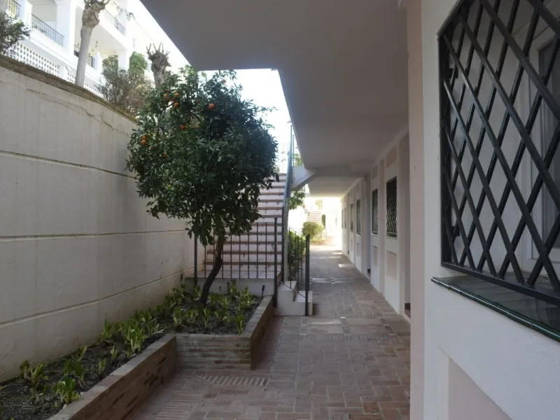 Apartment - Ground Floor Apartment в продаже в Marbella, Málaga. В доме 2 спален и 2 ванных комнат. Площадь дома 96 м²