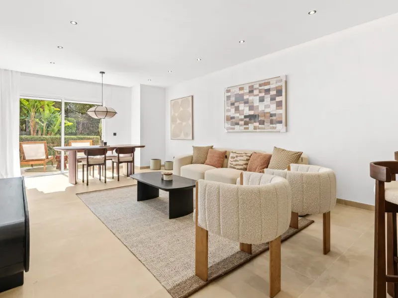 This stunning, fully furnished ground floor apartment offers 3 bedrooms and 2 bathrooms, located within a secure, gated development of just 18 residences. Residents enjoy access to two pristine swimming pools and beautifully maintained communal gardens.