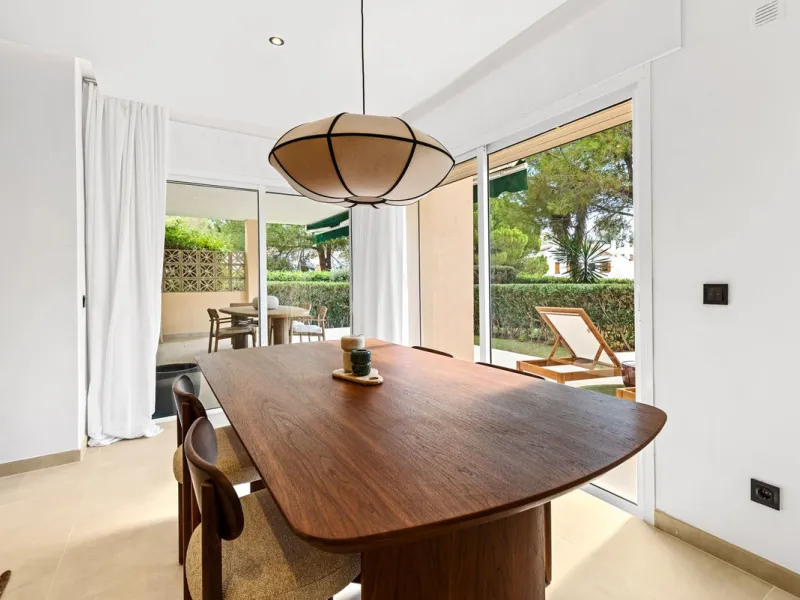 This stunning, fully furnished ground floor apartment offers 3 bedrooms and 2 bathrooms, located within a secure, gated development of just 18 residences. Residents enjoy access to two pristine swimming pools and beautifully maintained communal gardens.