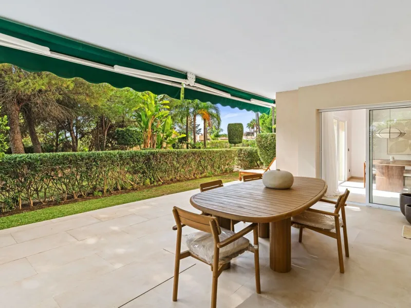 This stunning, fully furnished ground floor apartment offers 3 bedrooms and 2 bathrooms, located within a secure, gated development of just 18 residences. Residents enjoy access to two pristine swimming pools and beautifully maintained communal gardens.