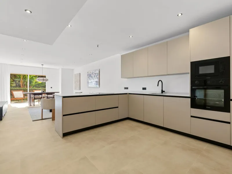 This stunning, fully furnished ground floor apartment offers 3 bedrooms and 2 bathrooms, located within a secure, gated development of just 18 residences. Residents enjoy access to two pristine swimming pools and beautifully maintained communal gardens.
