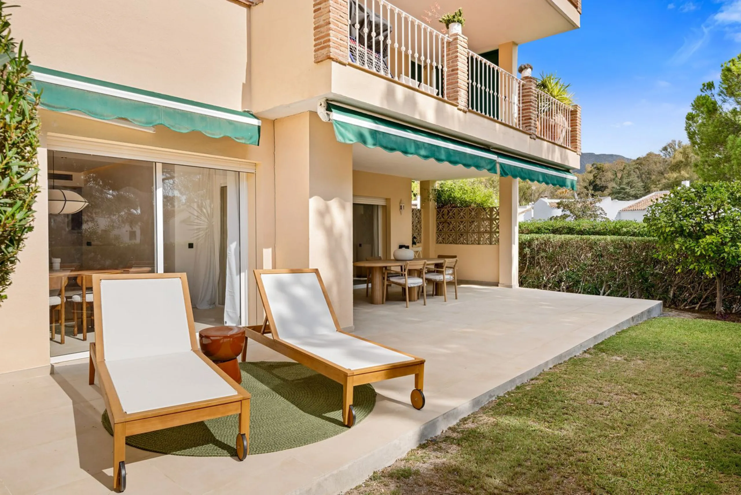 This stunning, fully furnished ground floor apartment offers 3 bedrooms and 2 bathrooms, located within a secure, gated development of just 18 residences. Residents enjoy access to two pristine swimming pools and beautifully maintained communal gardens.