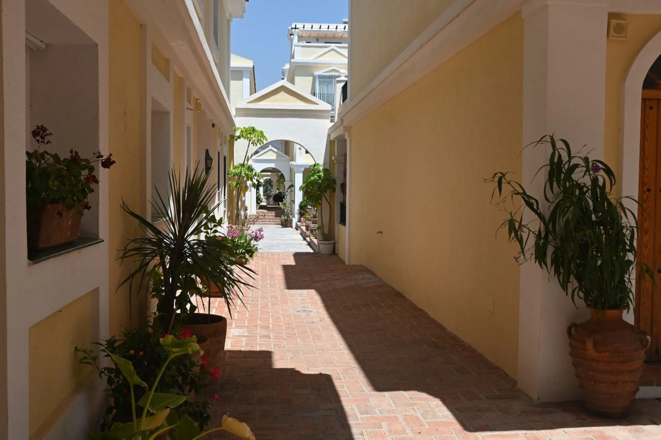 Apartment - Ground Floor Apartment в продаже в Marbella, Málaga. В доме 2 спален и 2 ванных комнат. Площадь дома 96 м²