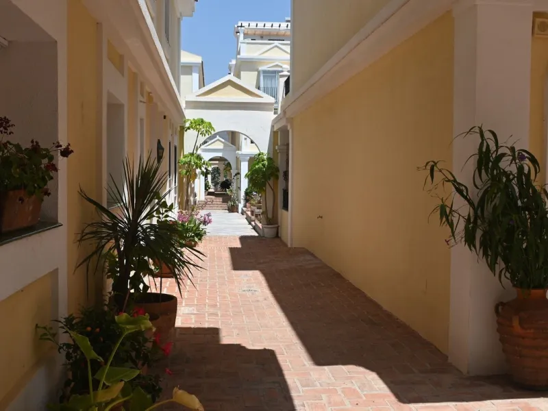 Apartment - Ground Floor Apartment в продаже в Marbella, Málaga. В доме 2 спален и 2 ванных комнат. Площадь дома 96 м²