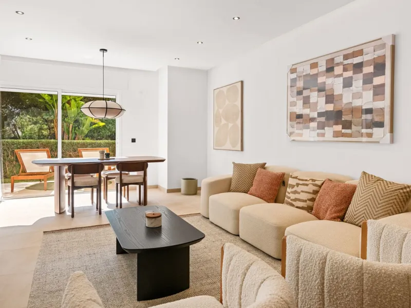 This stunning, fully furnished ground floor apartment offers 3 bedrooms and 2 bathrooms, located within a secure, gated development of just 18 residences. Residents enjoy access to two pristine swimming pools and beautifully maintained communal gardens.
