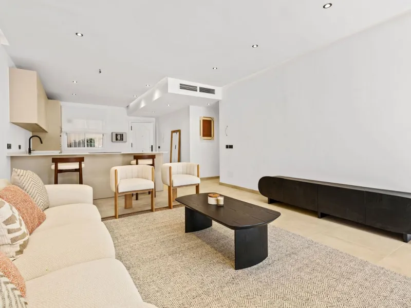 This stunning, fully furnished ground floor apartment offers 3 bedrooms and 2 bathrooms, located within a secure, gated development of just 18 residences. Residents enjoy access to two pristine swimming pools and beautifully maintained communal gardens.