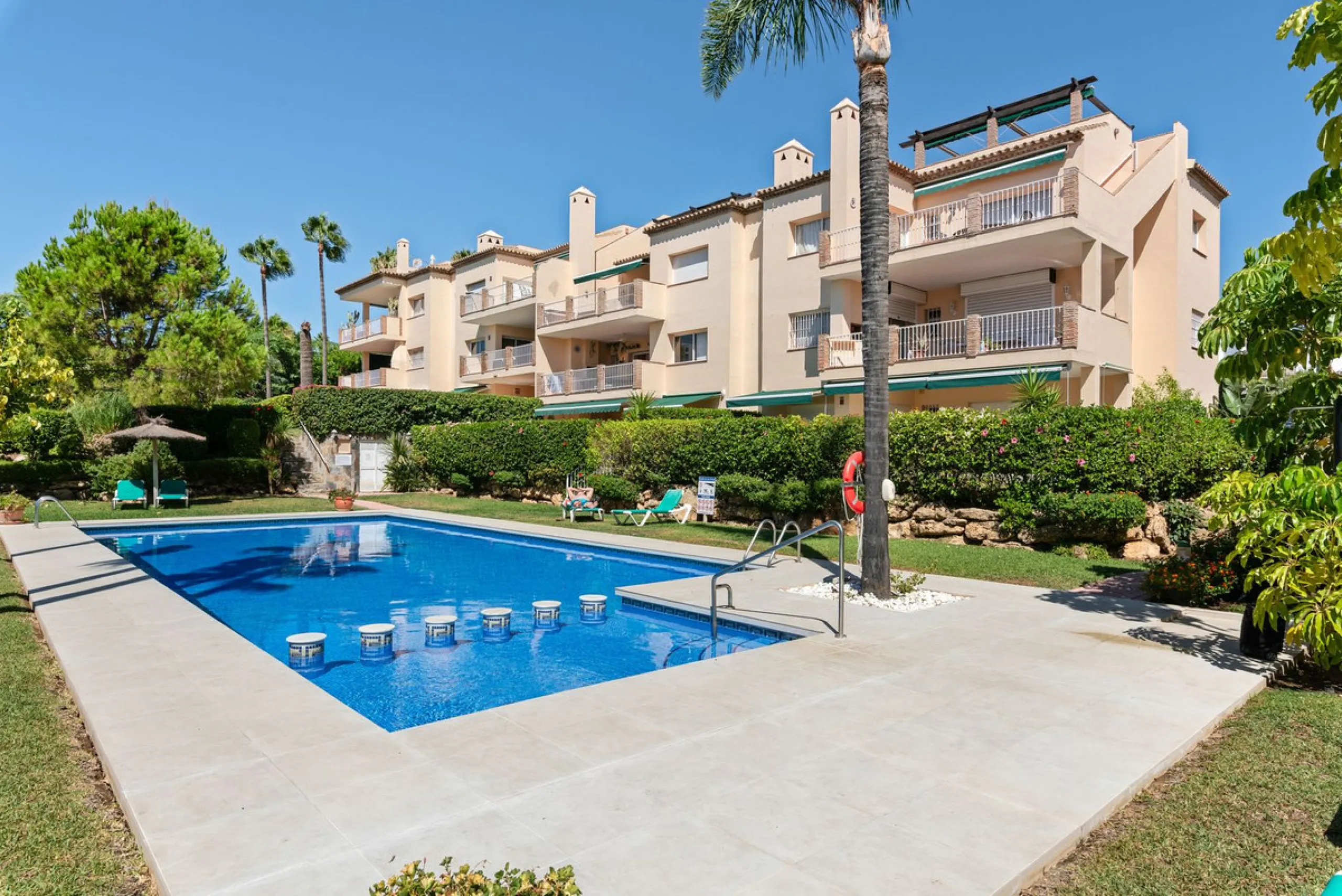 This stunning, fully furnished ground floor apartment offers 3 bedrooms and 2 bathrooms, located within a secure, gated development of just 18 residences. Residents enjoy access to two pristine swimming pools and beautifully maintained communal gardens.