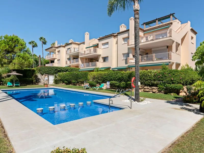 This stunning, fully furnished ground floor apartment offers 3 bedrooms and 2 bathrooms, located within a secure, gated development of just 18 residences. Residents enjoy access to two pristine swimming pools and beautifully maintained communal gardens.
