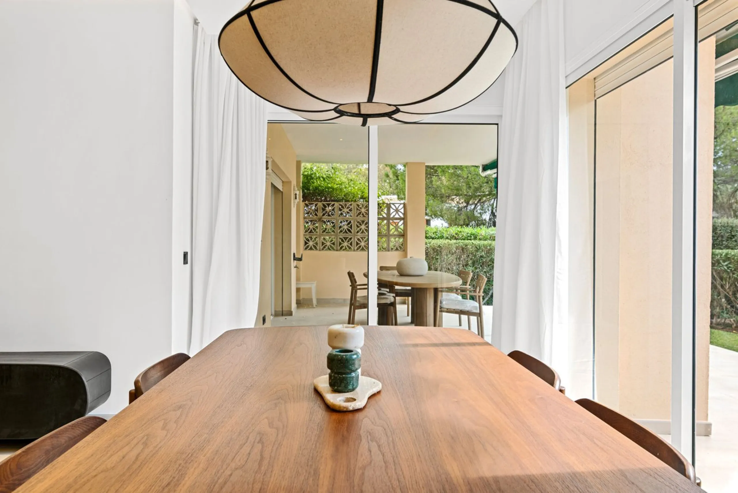 This stunning, fully furnished ground floor apartment offers 3 bedrooms and 2 bathrooms, located within a secure, gated development of just 18 residences. Residents enjoy access to two pristine swimming pools and beautifully maintained communal gardens.