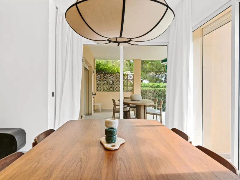 This stunning, fully furnished ground floor apartment offers 3 bedrooms and 2 bathrooms, located within a secure, gated development of just 18 residences. Residents enjoy access to two pristine swimming pools and beautifully maintained communal gardens.