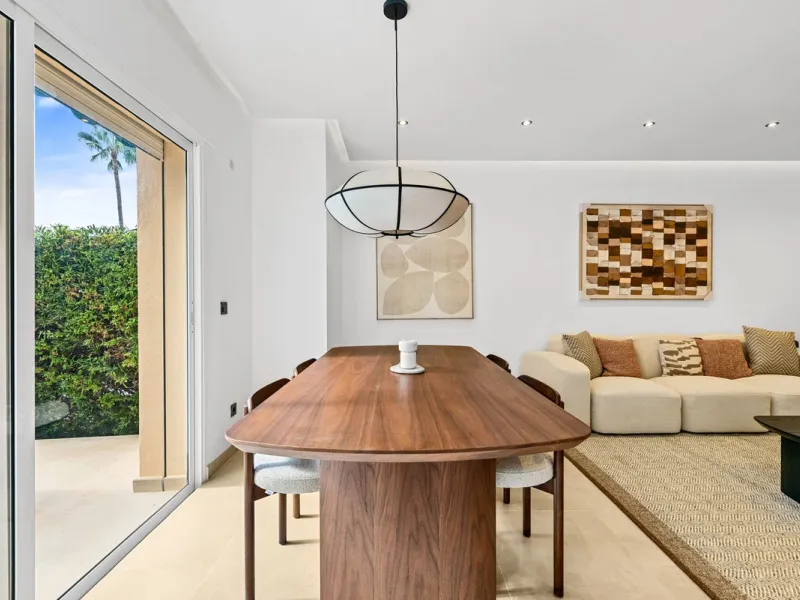 This stunning, fully furnished ground floor apartment offers 3 bedrooms and 2 bathrooms, located within a secure, gated development of just 18 residences. Residents enjoy access to two pristine swimming pools and beautifully maintained communal gardens.