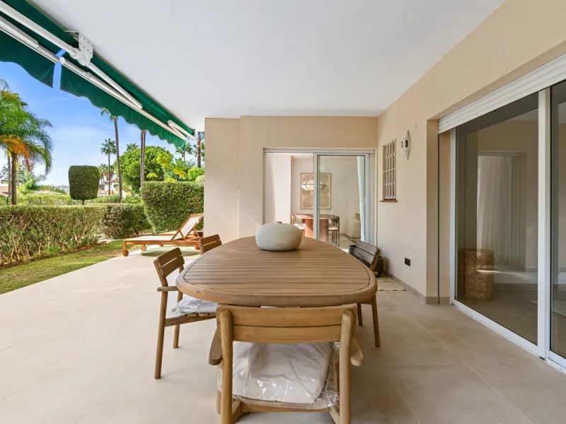 This stunning, fully furnished ground floor apartment offers 3 bedrooms and 2 bathrooms, located within a secure, gated development of just 18 residences. Residents enjoy access to two pristine swimming pools and beautifully maintained communal gardens.