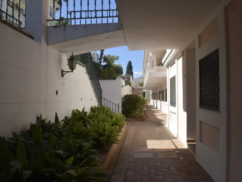 Apartment - Ground Floor Apartment в продаже в Marbella, Málaga. В доме 2 спален и 2 ванных комнат. Площадь дома 96 м²