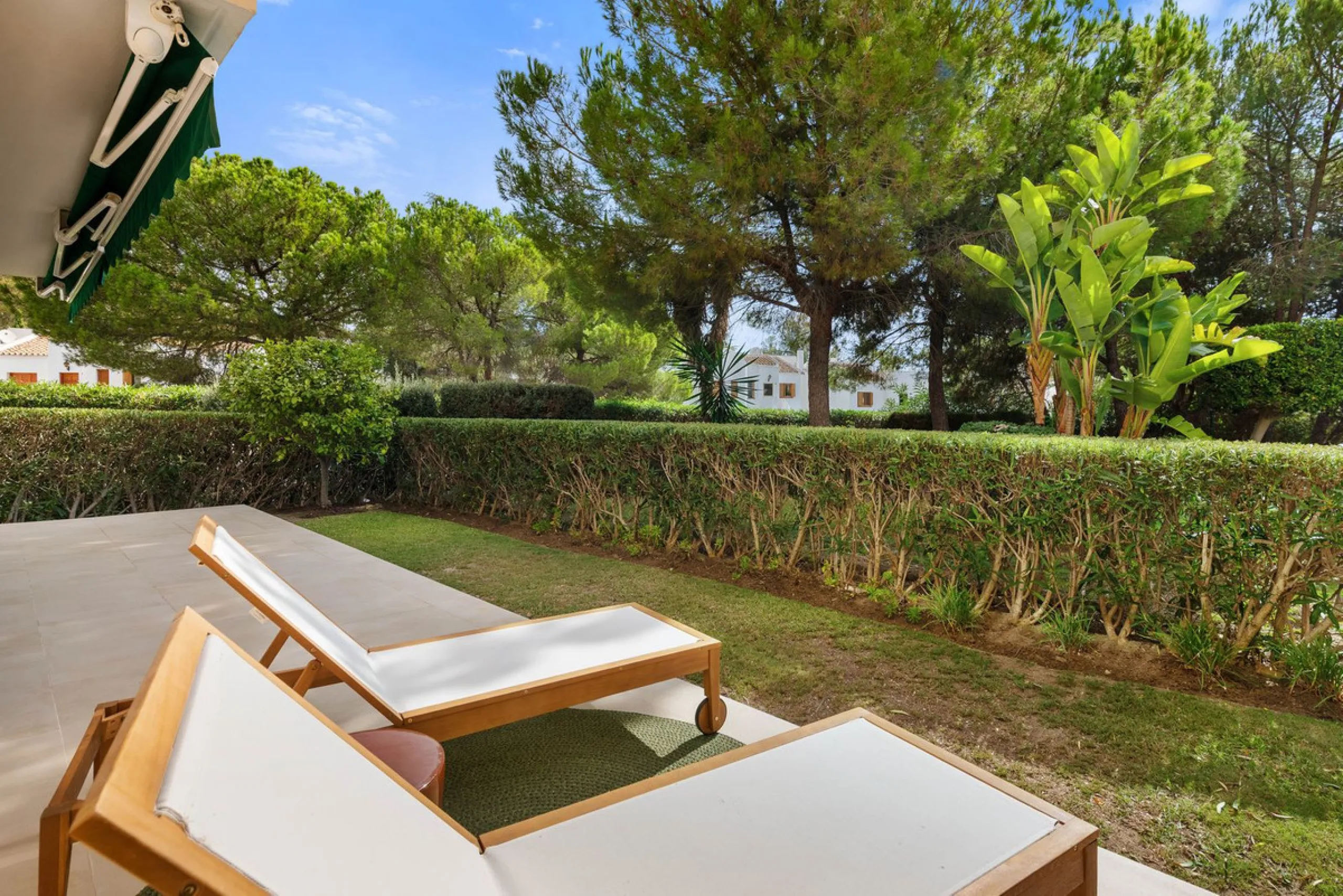 This stunning, fully furnished ground floor apartment offers 3 bedrooms and 2 bathrooms, located within a secure, gated development of just 18 residences. Residents enjoy access to two pristine swimming pools and beautifully maintained communal gardens.