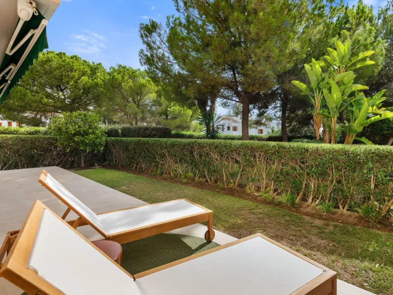 This stunning, fully furnished ground floor apartment offers 3 bedrooms and 2 bathrooms, located within a secure, gated development of just 18 residences. Residents enjoy access to two pristine swimming pools and beautifully maintained communal gardens.