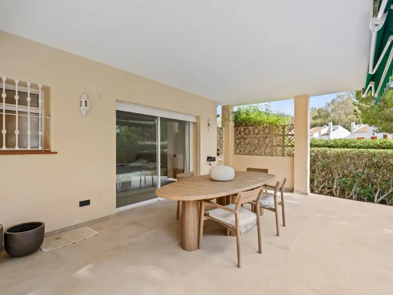 This stunning, fully furnished ground floor apartment offers 3 bedrooms and 2 bathrooms, located within a secure, gated development of just 18 residences. Residents enjoy access to two pristine swimming pools and beautifully maintained communal gardens.