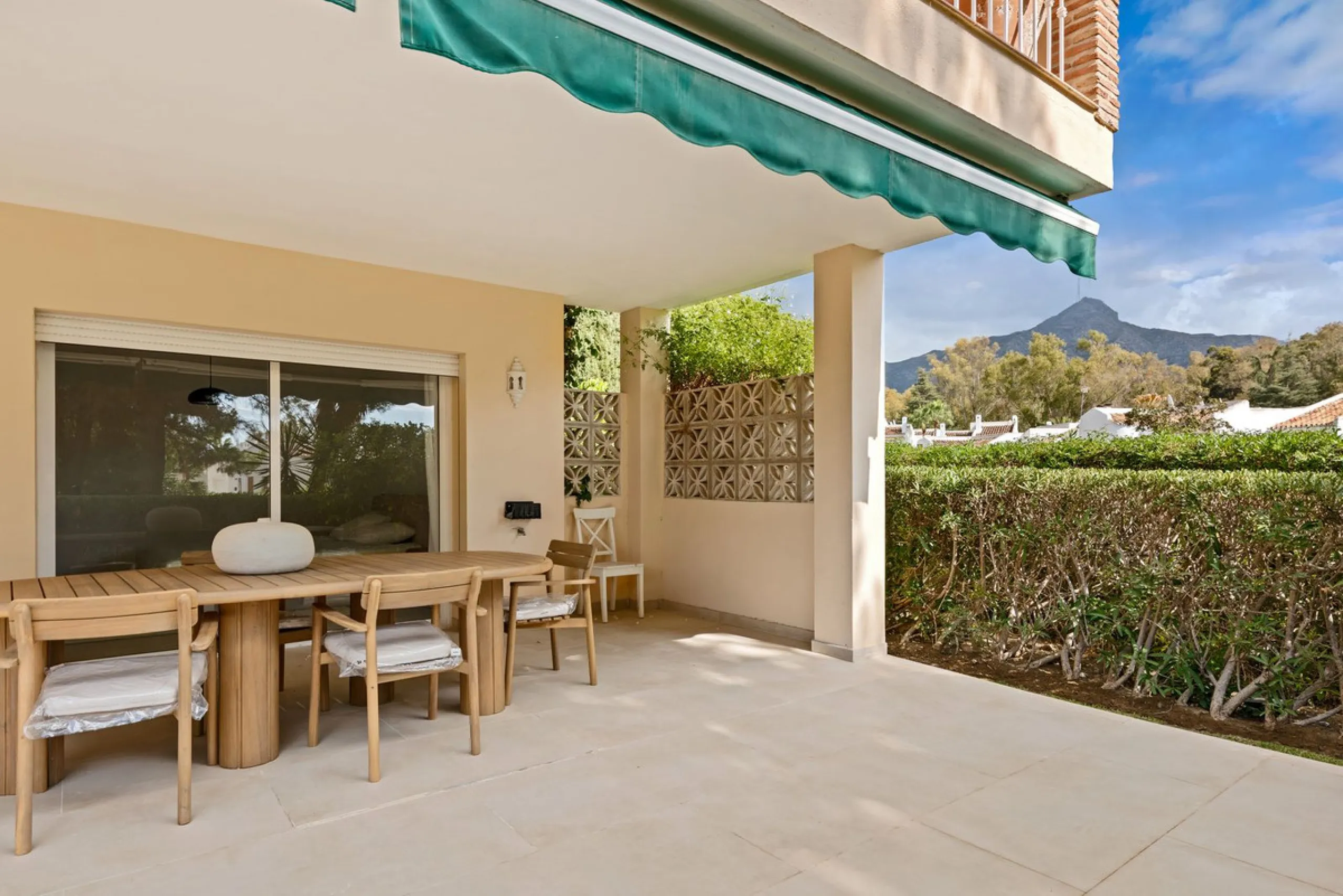 This stunning, fully furnished ground floor apartment offers 3 bedrooms and 2 bathrooms, located within a secure, gated development of just 18 residences. Residents enjoy access to two pristine swimming pools and beautifully maintained communal gardens.