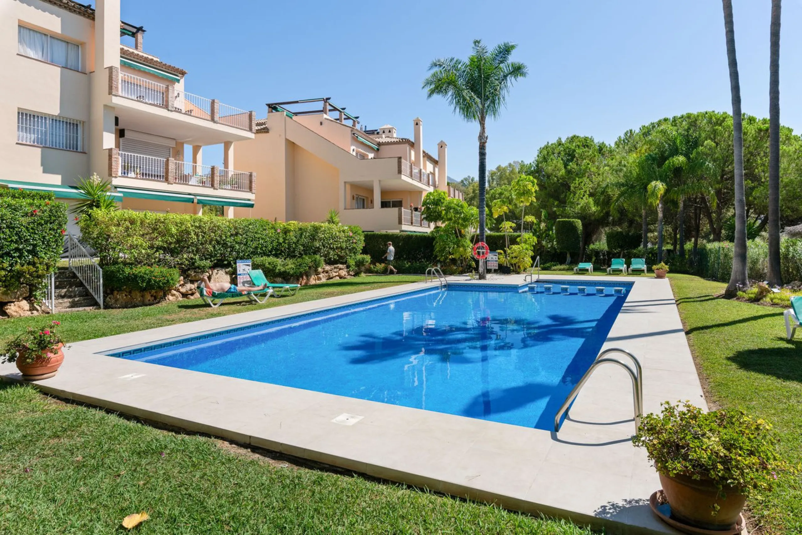 This stunning, fully furnished ground floor apartment offers 3 bedrooms and 2 bathrooms, located within a secure, gated development of just 18 residences. Residents enjoy access to two pristine swimming pools and beautifully maintained communal gardens.