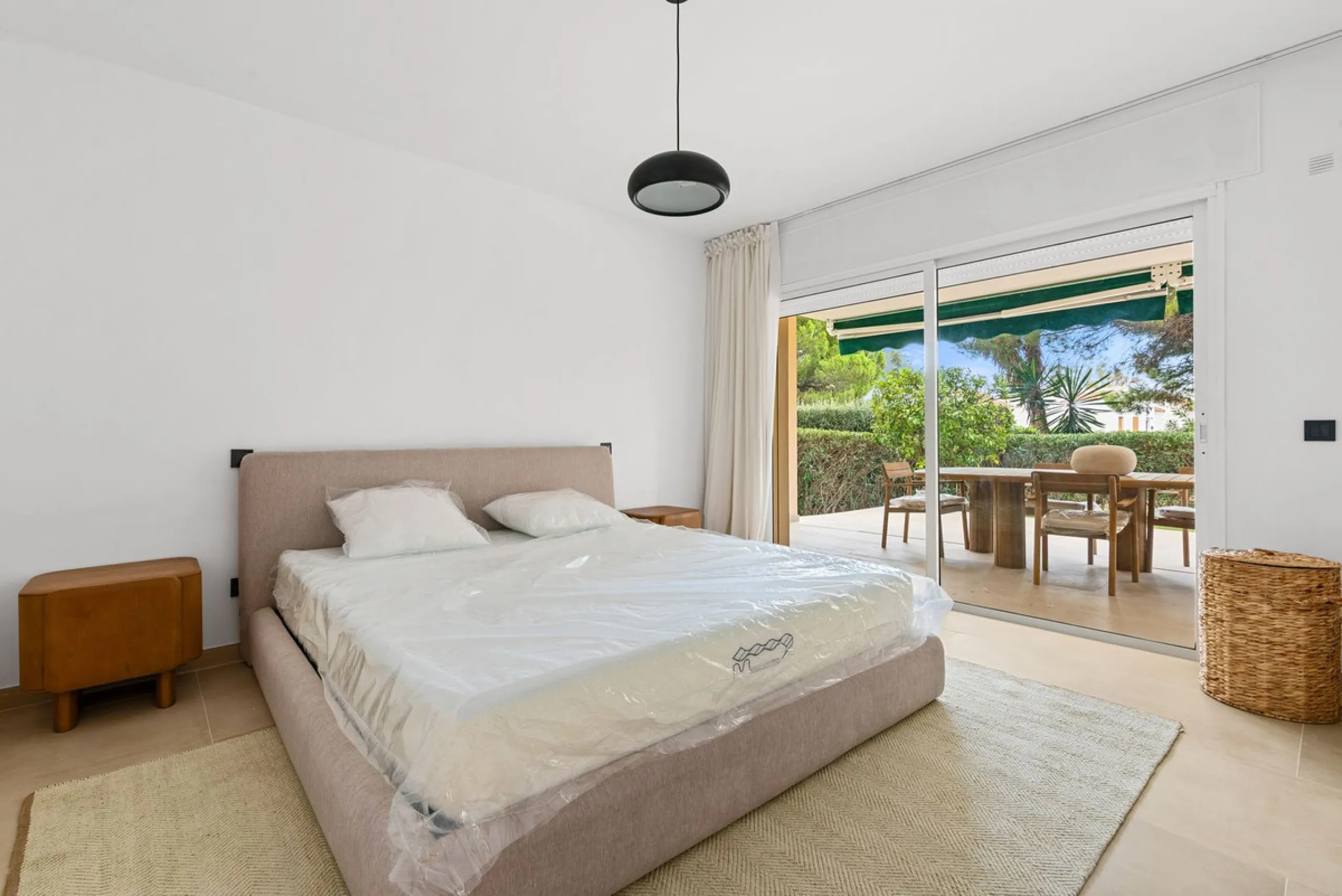 This stunning, fully furnished ground floor apartment offers 3 bedrooms and 2 bathrooms, located within a secure, gated development of just 18 residences. Residents enjoy access to two pristine swimming pools and beautifully maintained communal gardens.