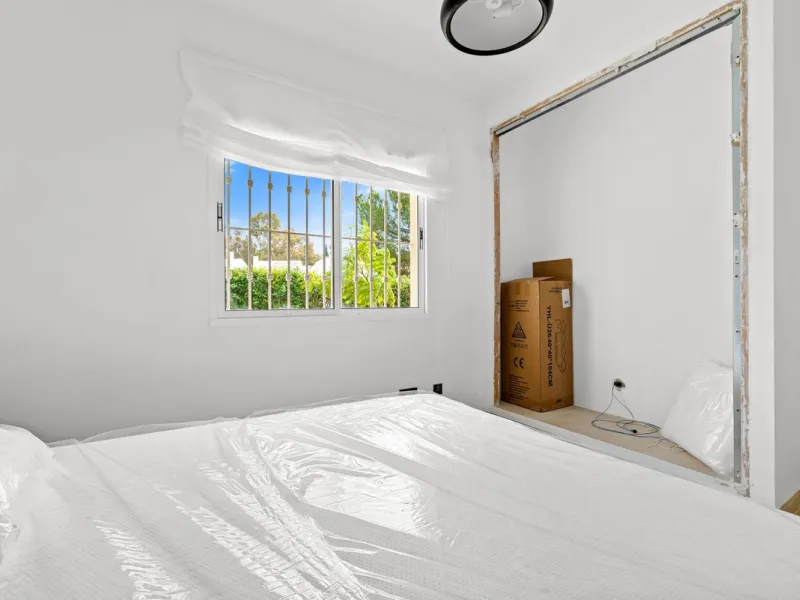 This stunning, fully furnished ground floor apartment offers 3 bedrooms and 2 bathrooms, located within a secure, gated development of just 18 residences. Residents enjoy access to two pristine swimming pools and beautifully maintained communal gardens.