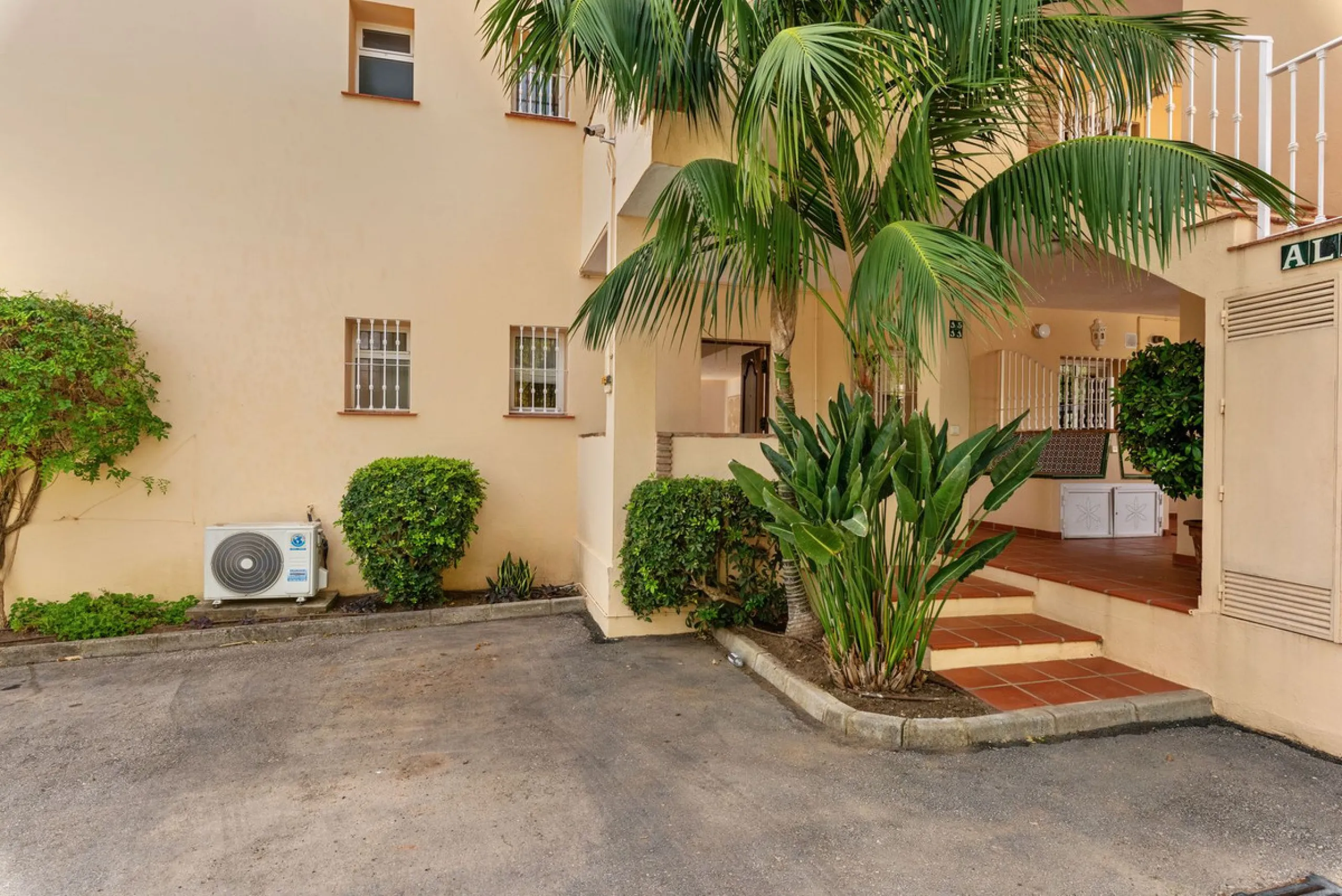This stunning, fully furnished ground floor apartment offers 3 bedrooms and 2 bathrooms, located within a secure, gated development of just 18 residences. Residents enjoy access to two pristine swimming pools and beautifully maintained communal gardens.