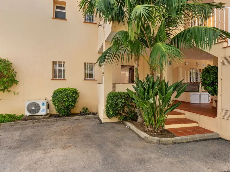 This stunning, fully furnished ground floor apartment offers 3 bedrooms and 2 bathrooms, located within a secure, gated development of just 18 residences. Residents enjoy access to two pristine swimming pools and beautifully maintained communal gardens.