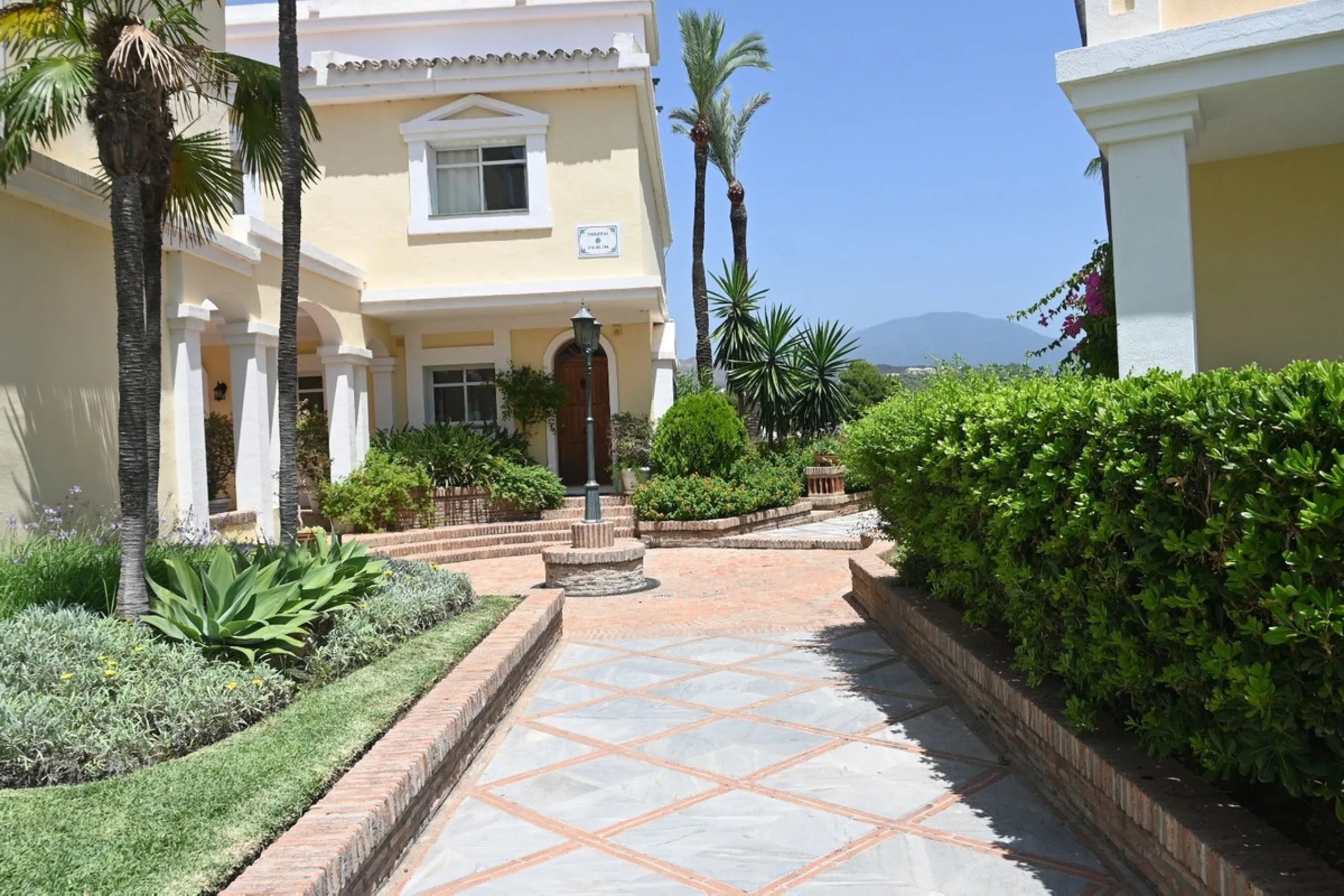 Apartment - Ground Floor Apartment в продаже в Marbella, Málaga. В доме 2 спален и 2 ванных комнат. Площадь дома 96 м²
