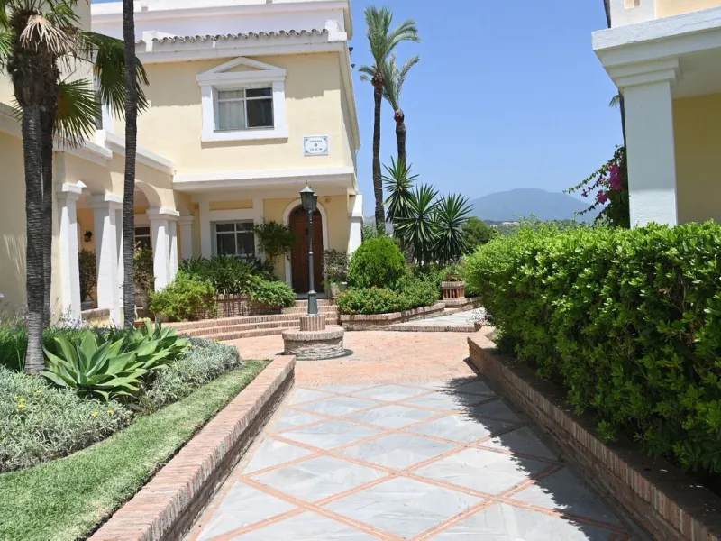 Apartment - Ground Floor Apartment в продаже в Marbella, Málaga. В доме 2 спален и 2 ванных комнат. Площадь дома 96 м²
