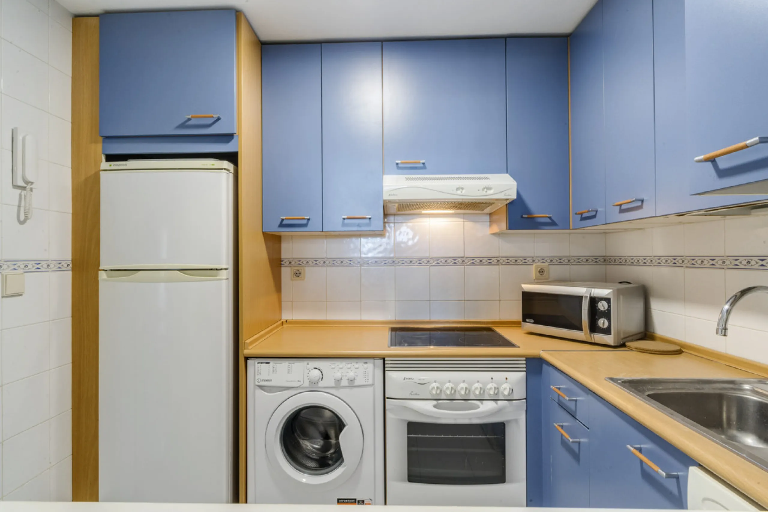 Situated within the prestigious Costa Nagüeles II gated community on the renowned Marbella Golden Mile, this ground floor apartment combines quality and lifestyle in one of the most sought-after locations on the Costa Del Sol. Offering an exceptional Medi