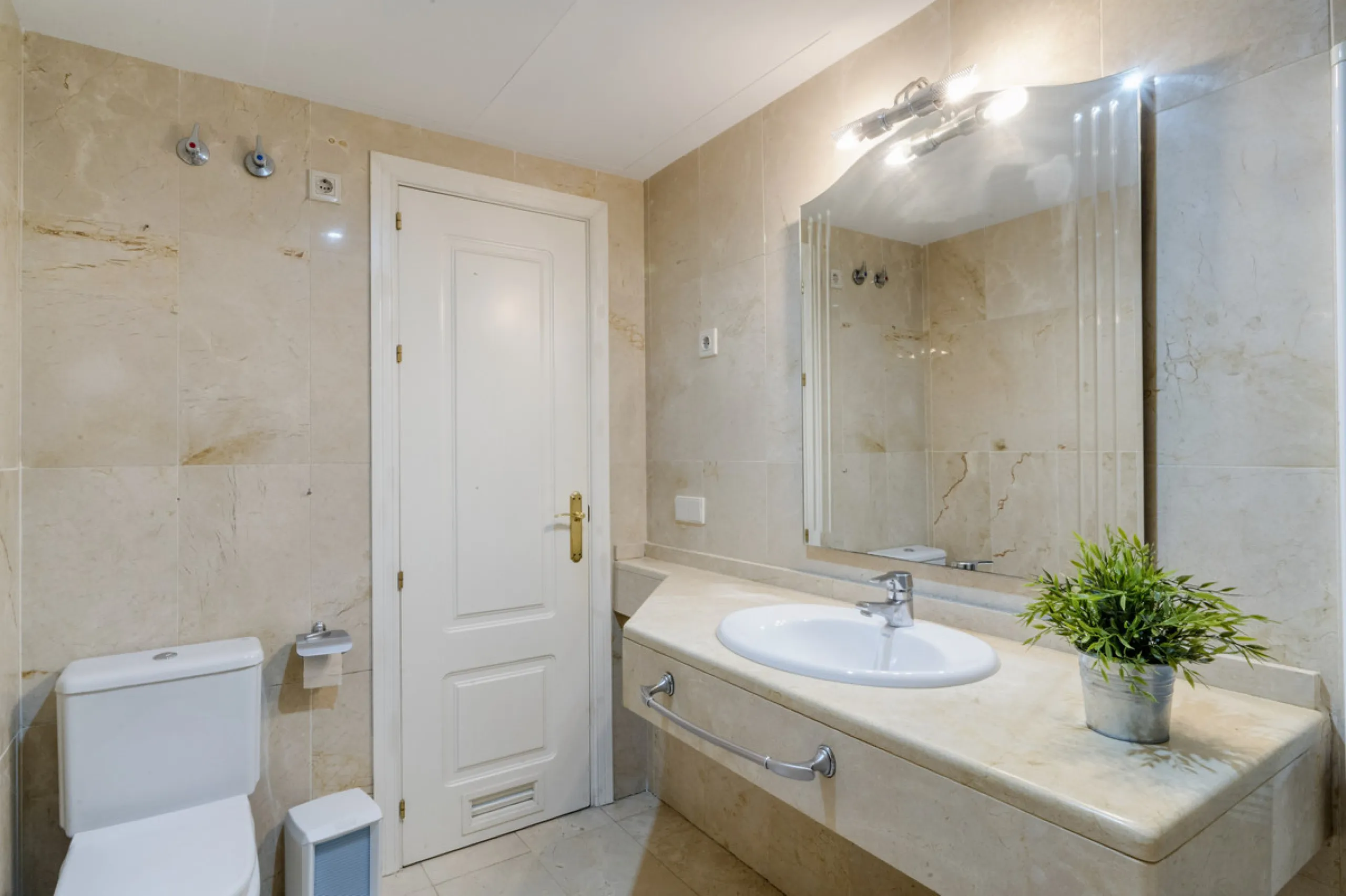 Situated within the prestigious Costa Nagüeles II gated community on the renowned Marbella Golden Mile, this ground floor apartment combines quality and lifestyle in one of the most sought-after locations on the Costa Del Sol. Offering an exceptional Medi