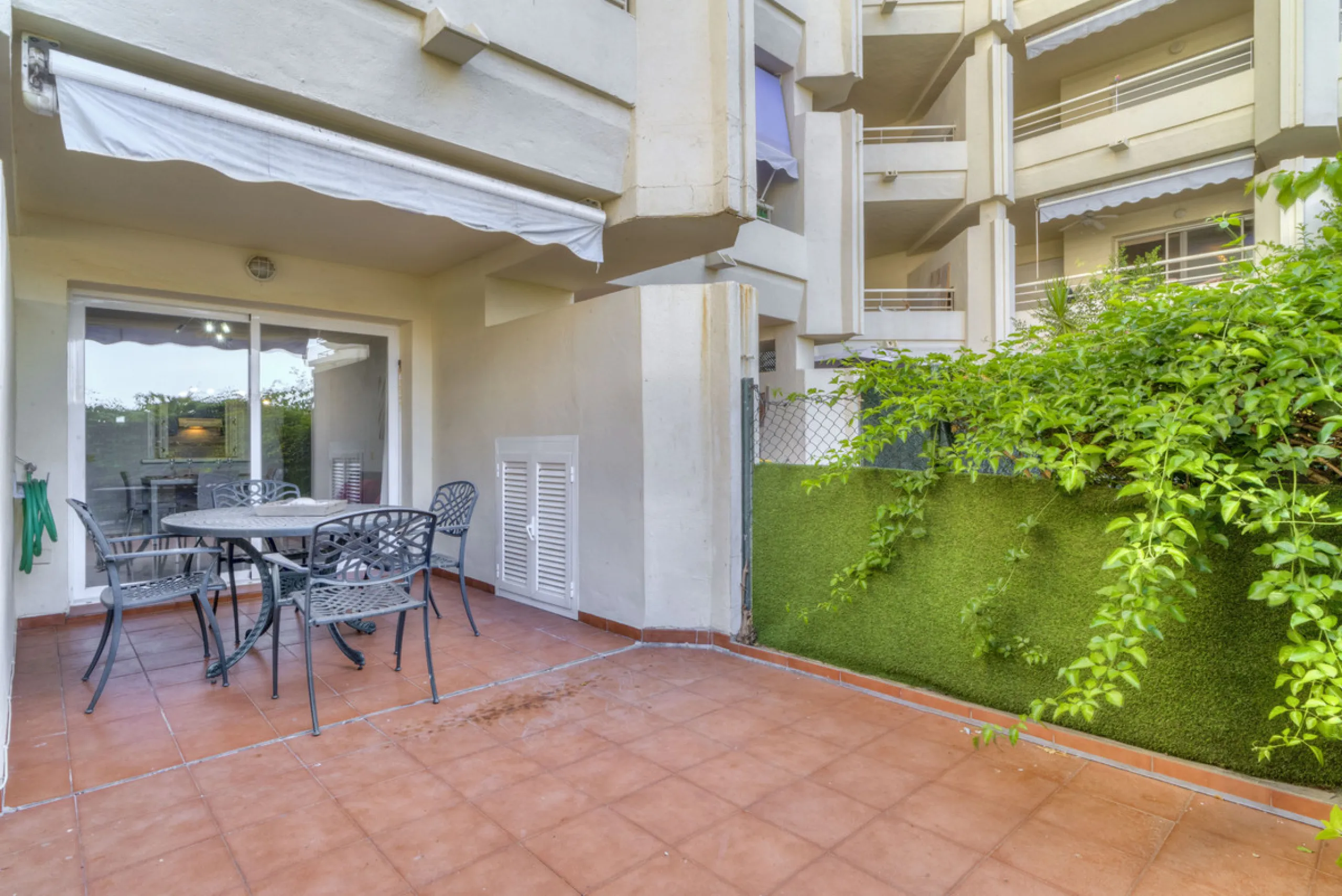 Situated within the prestigious Costa Nagüeles II gated community on the renowned Marbella Golden Mile, this ground floor apartment combines quality and lifestyle in one of the most sought-after locations on the Costa Del Sol. Offering an exceptional Medi