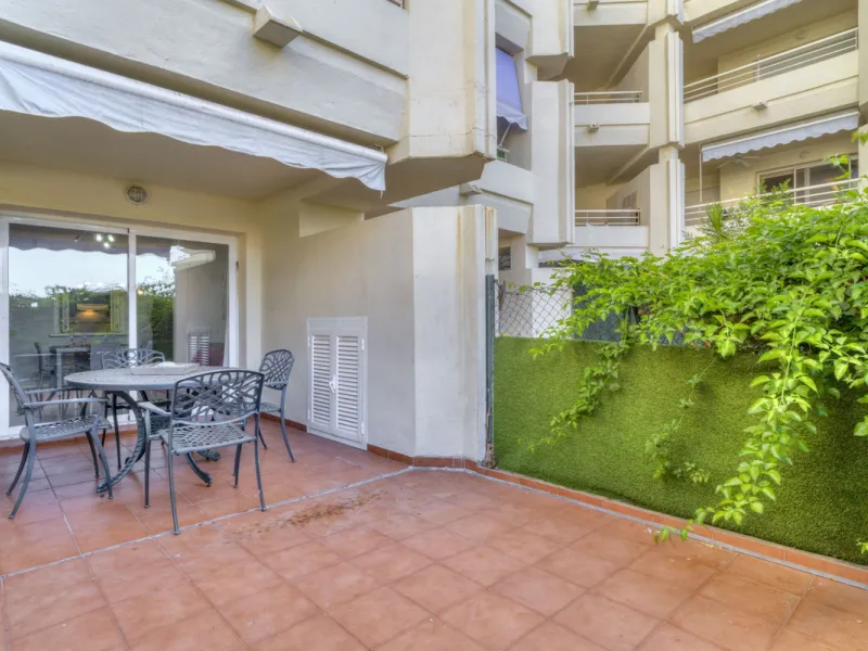 Situated within the prestigious Costa Nagüeles II gated community on the renowned Marbella Golden Mile, this ground floor apartment combines quality and lifestyle in one of the most sought-after locations on the Costa Del Sol. Offering an exceptional Medi